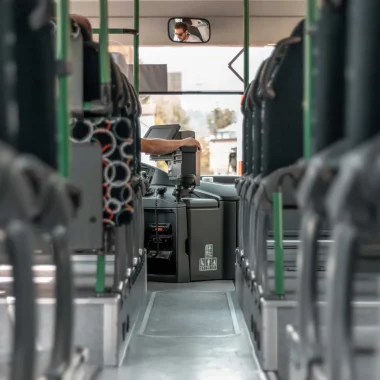 Met bus en shuttle